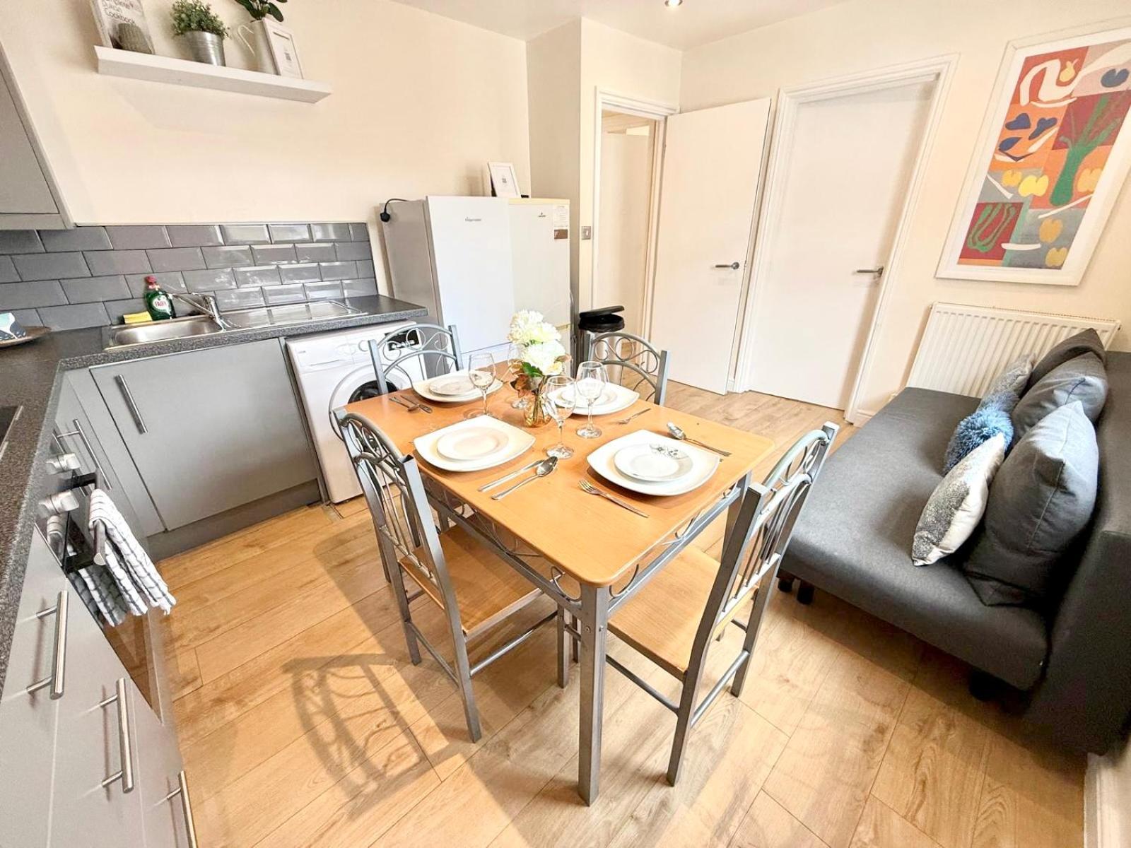 Lovely 3 Bedroom Flat , Aldgate, Tower Hill, Whitechapel Londra