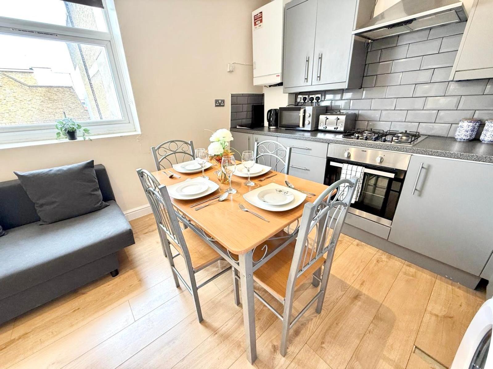 Lovely 3 Bedroom Flat , Aldgate, Tower Hill, Whitechapel * Londra