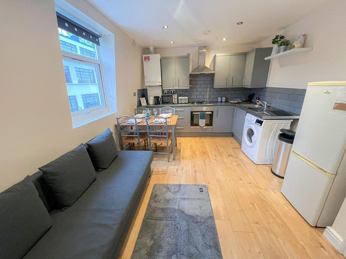 Lovely 3 Bedroom Flat , Aldgate, Tower Hill, Whitechapel Appartamento *