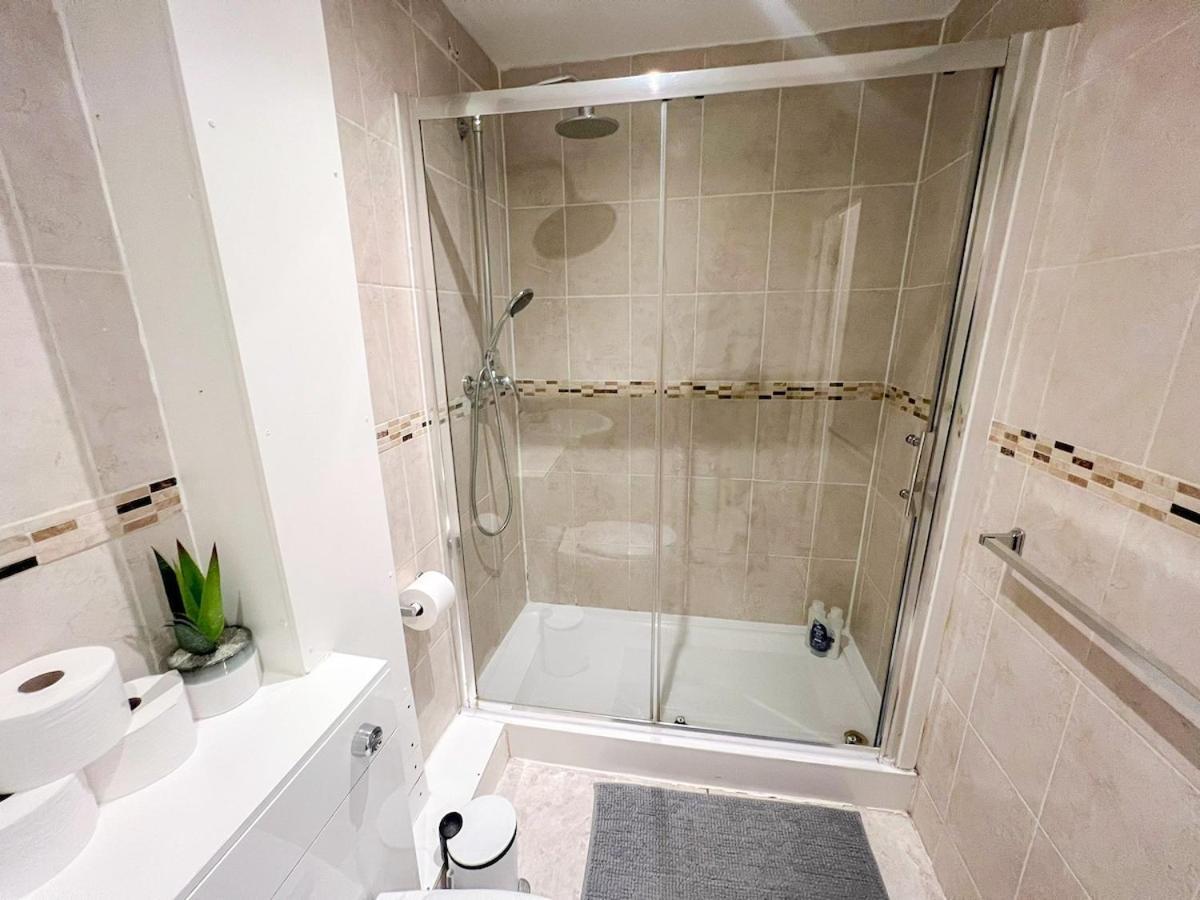 Lovely 3 Bedroom Flat , Aldgate, Tower Hill, Whitechapel Londra