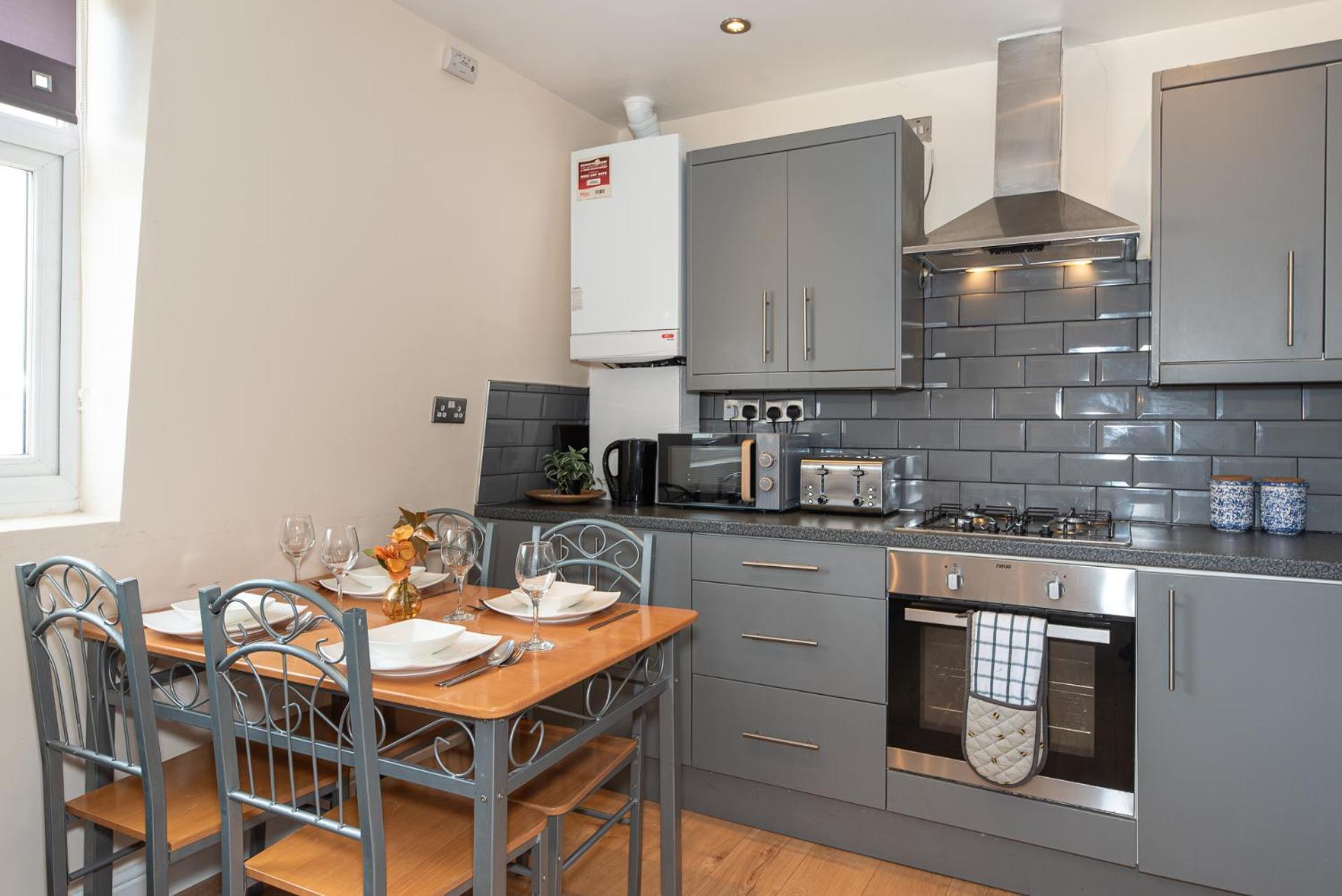 Lovely 3 Bedroom Flat , Aldgate, Tower Hill, Whitechapel Appartamento *