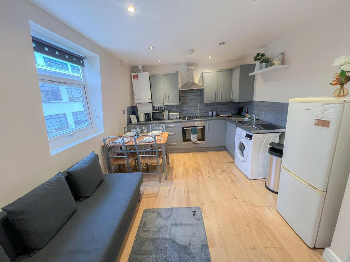 Lovely 3 Bedroom Flat , Aldgate, Tower Hill, Whitechapel Londra