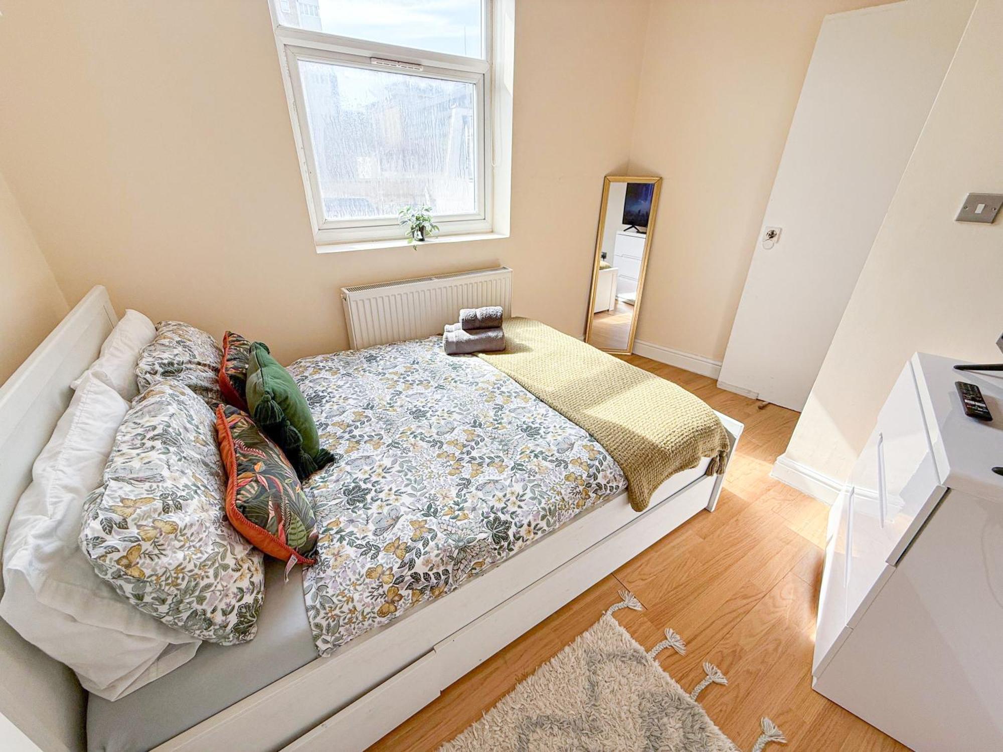 Lovely 3 Bedroom Flat , Aldgate, Tower Hill, Whitechapel *