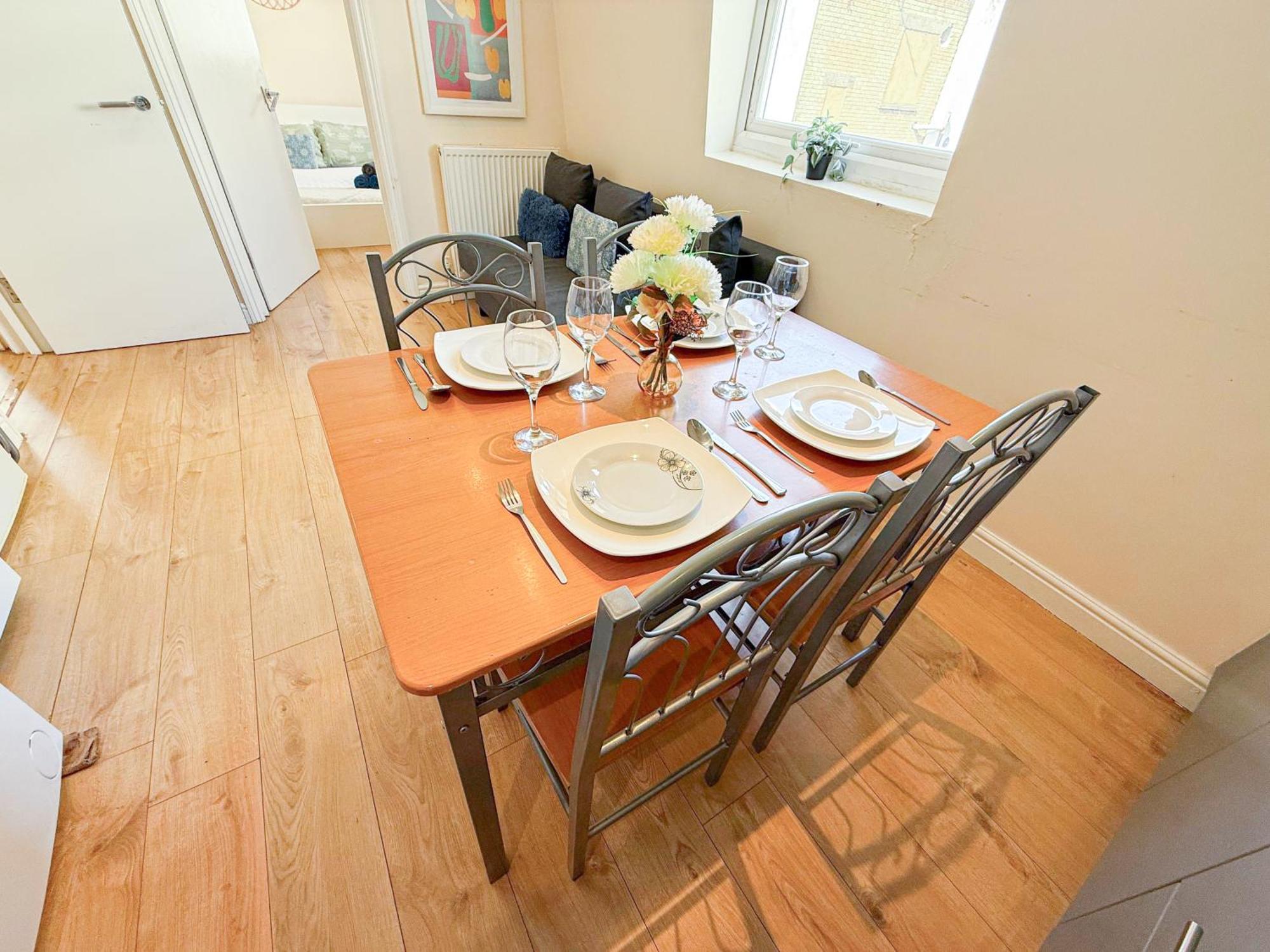 Lovely 3 Bedroom Flat , Aldgate, Tower Hill, Whitechapel Appartamento *