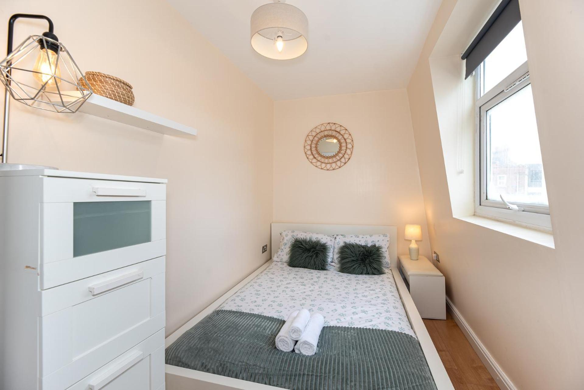 Lovely 3 Bedroom Flat , Aldgate, Tower Hill, Whitechapel Appartamento *