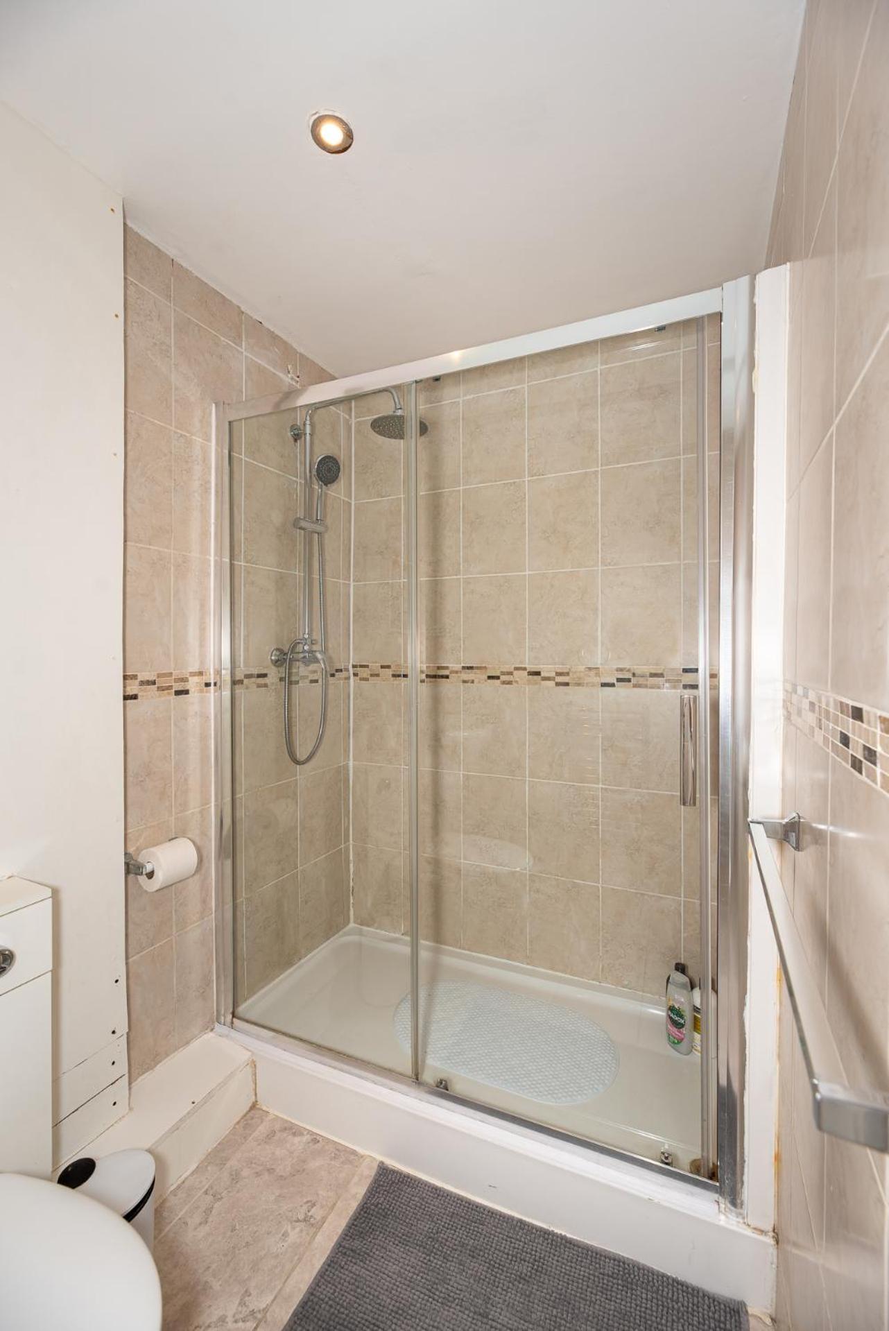 Lovely 3 Bedroom Flat , Aldgate, Tower Hill, Whitechapel * Londra