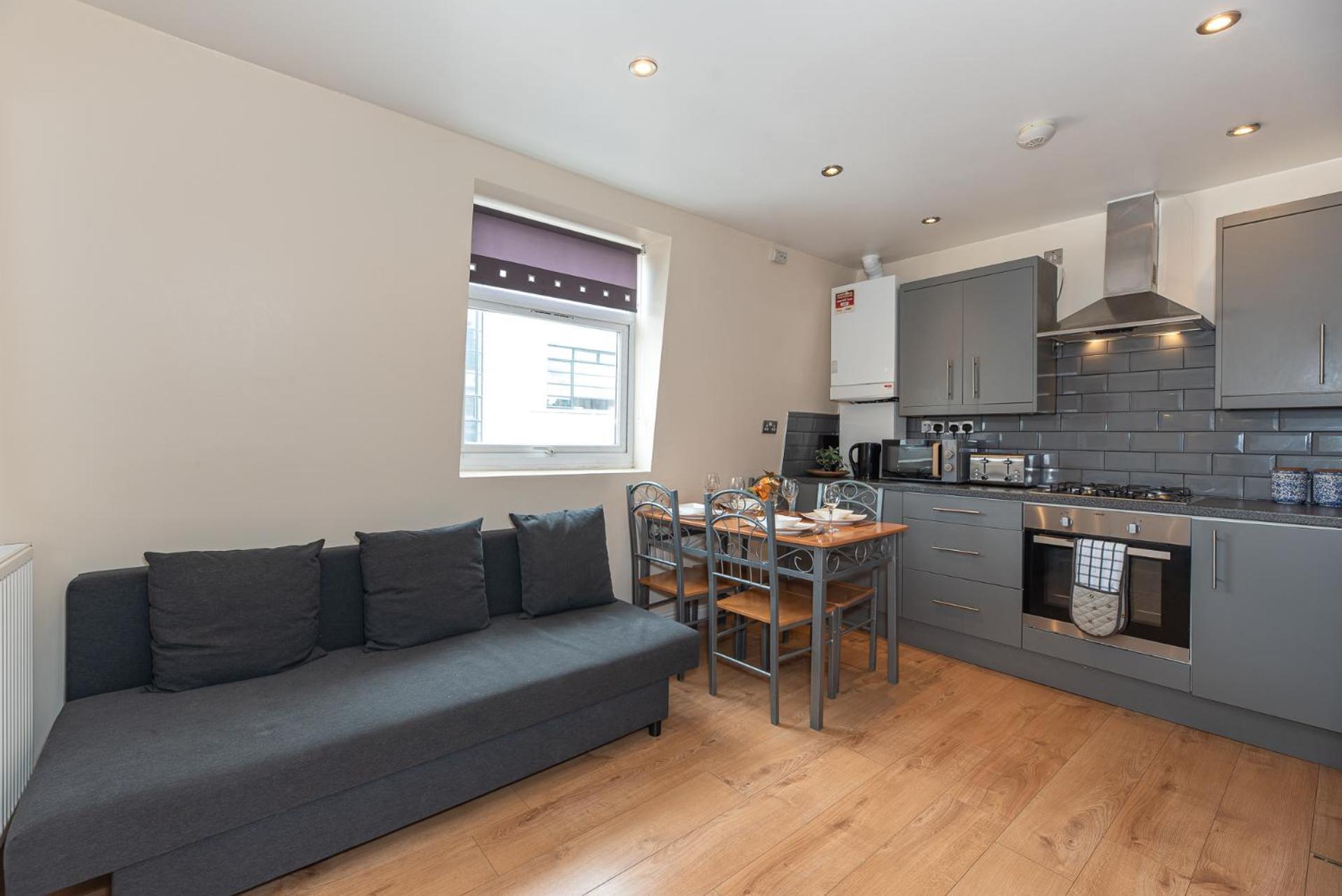 Lovely 3 Bedroom Flat , Aldgate, Tower Hill, Whitechapel Appartamento *
